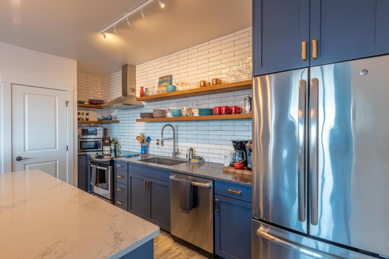 Fully Renovated Ski-In/Out Loft With Private Hot Tub! Golden Exterior foto