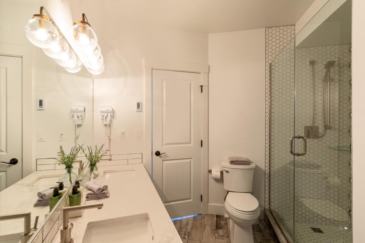 Fully Renovated Ski-In/Out Loft With Private Hot Tub! Golden Exterior foto
